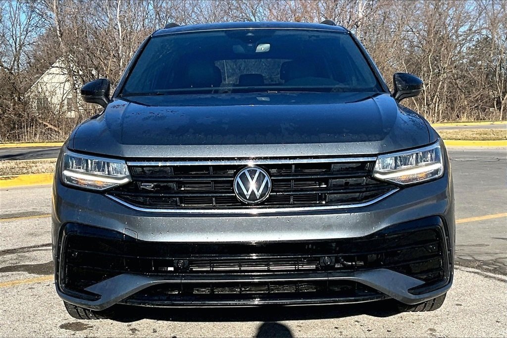 Used 2024 Volkswagen Tiguan SE R-LINE BLACK with VIN 3VVCB7AX2RM028213 for sale in Kansas City
