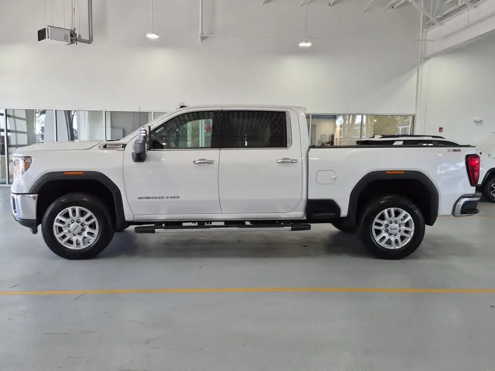 Used 2023 White Frost Tricoat GMC SLT image 5