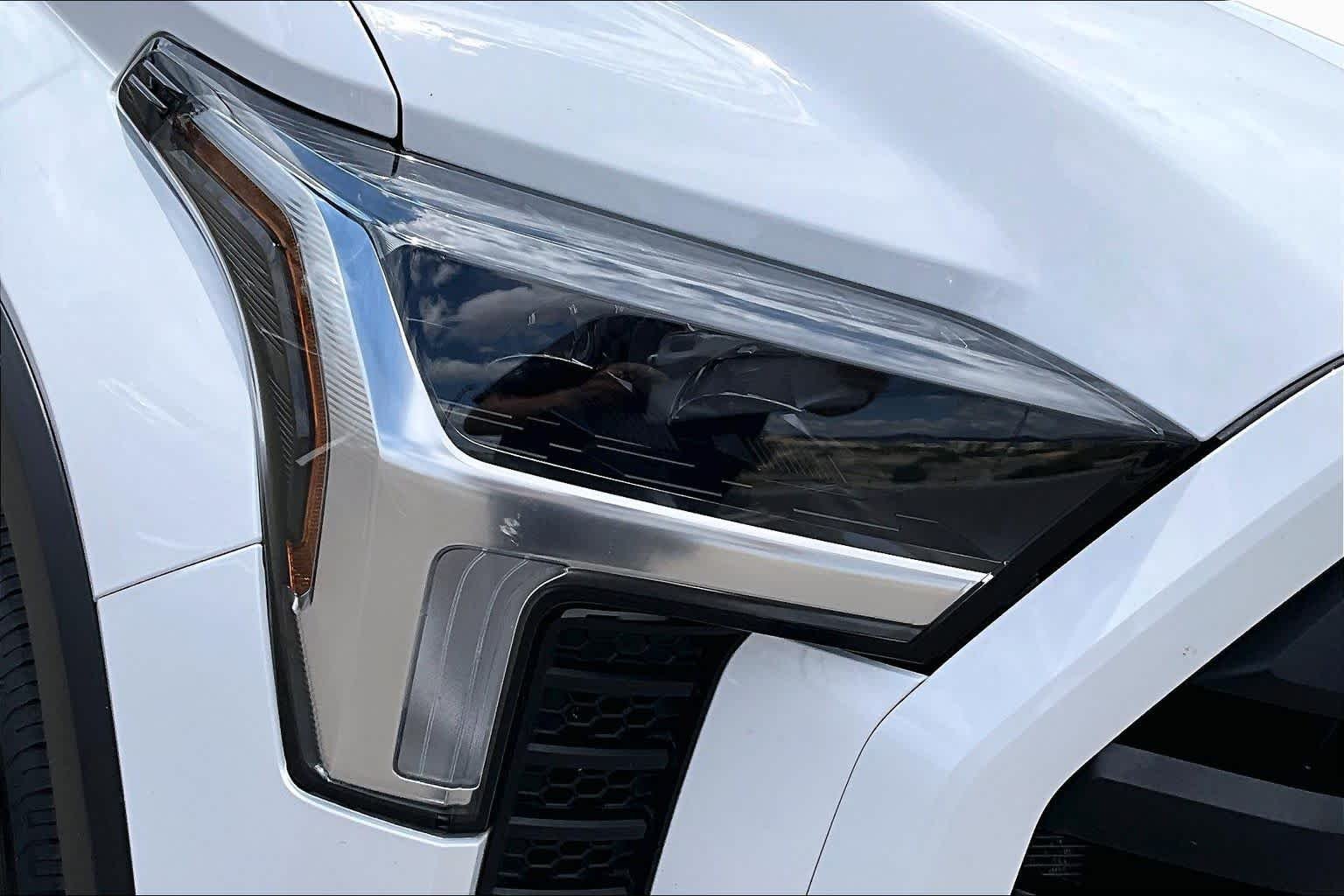 Used 2025 Ice Cap Toyota SR5 image 28