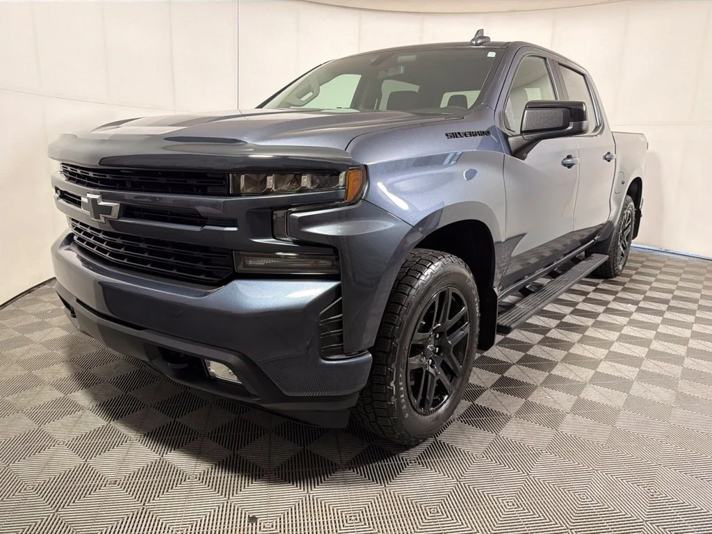 Used 2022  Chevrolet RST image 4