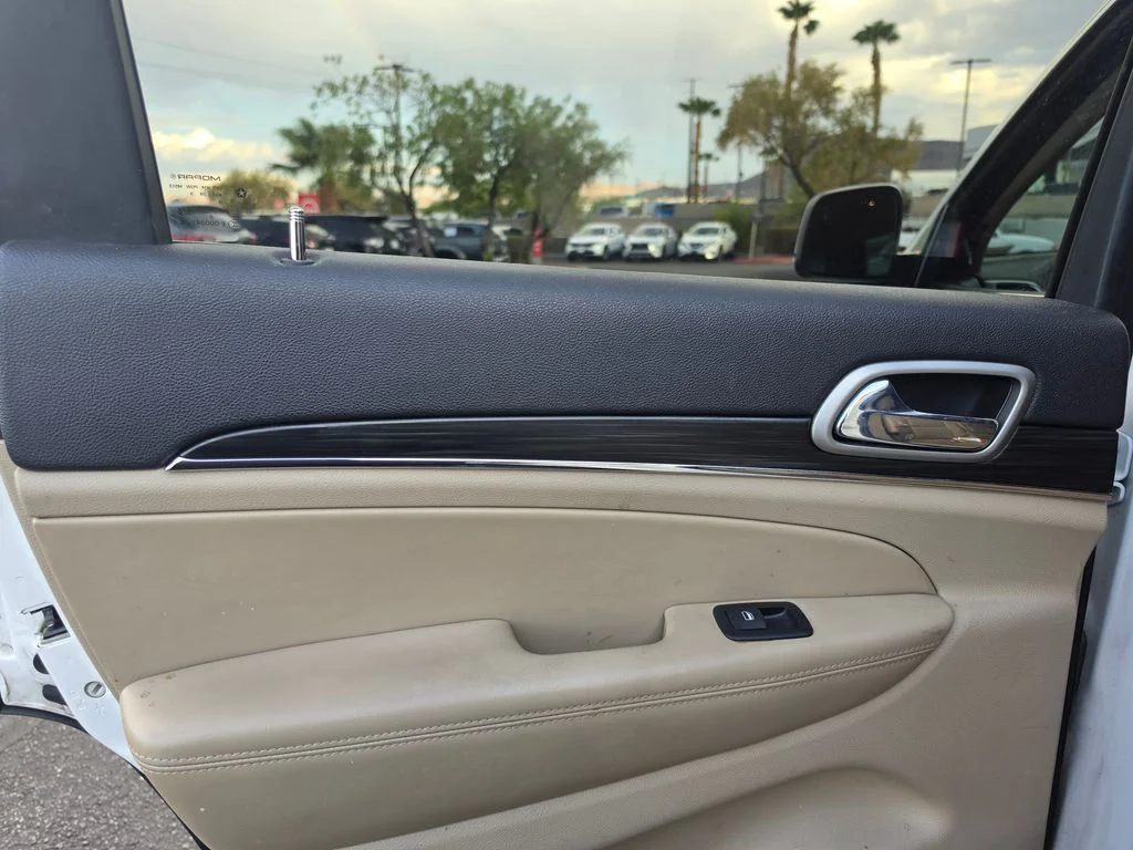 Used 2019 White Jeep Limited image 9