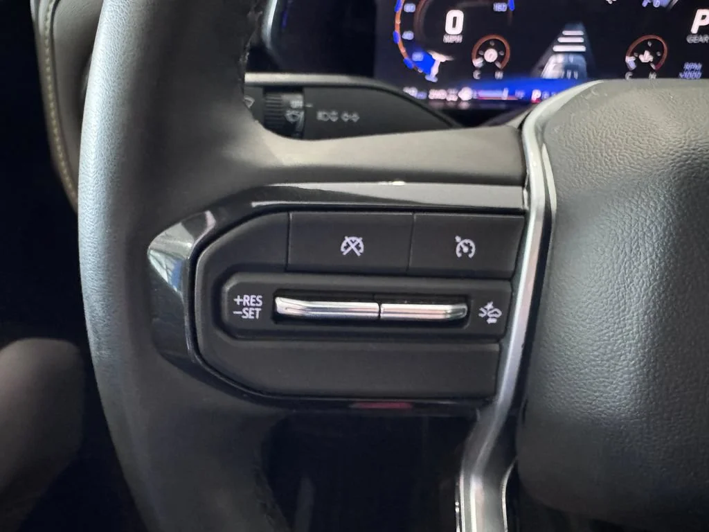 2025 Chevrolet Colorado ZR2 - Photo 15