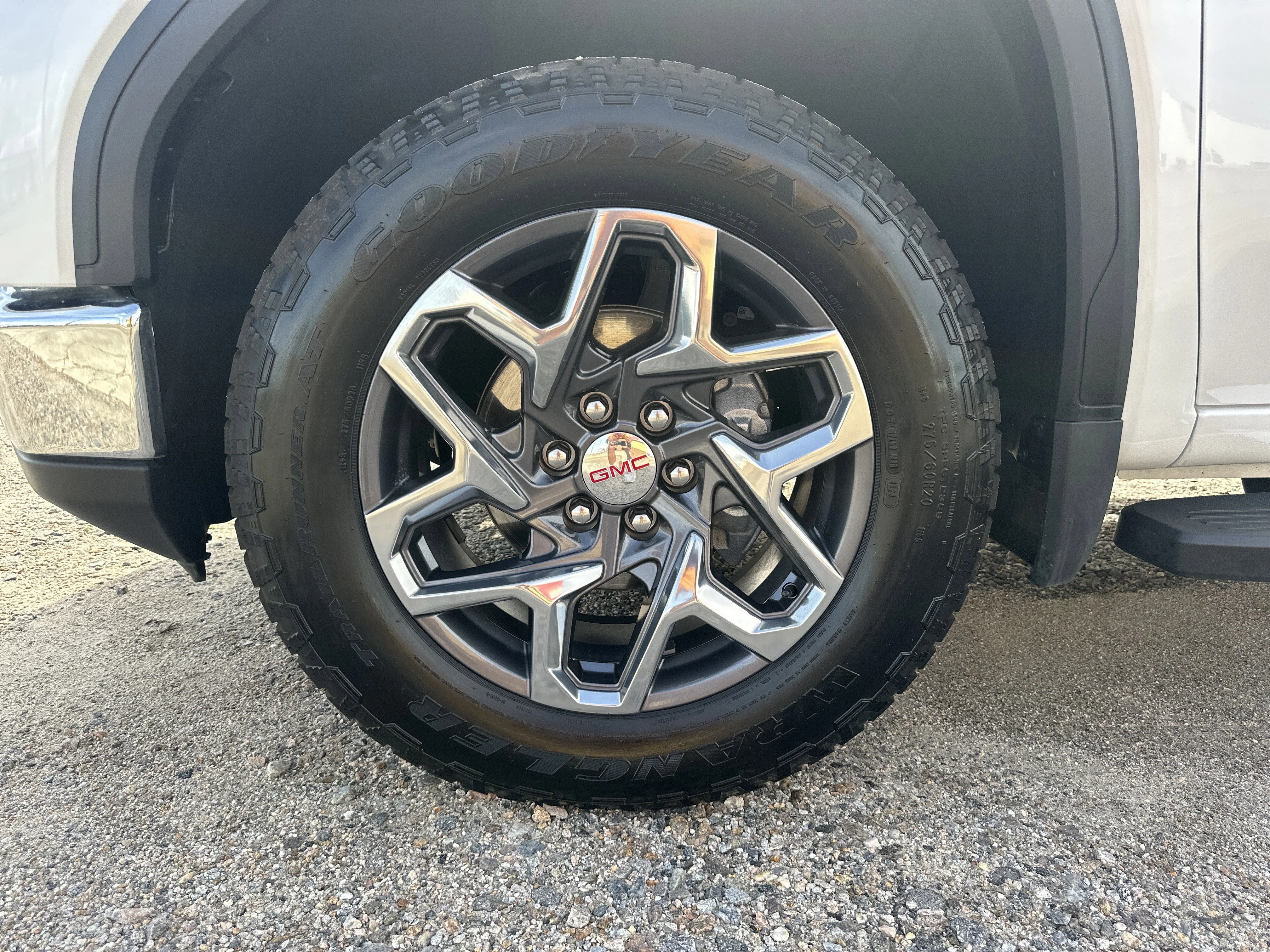 Certified Used 2025 White Frost Tricoat GMC SLT image 12