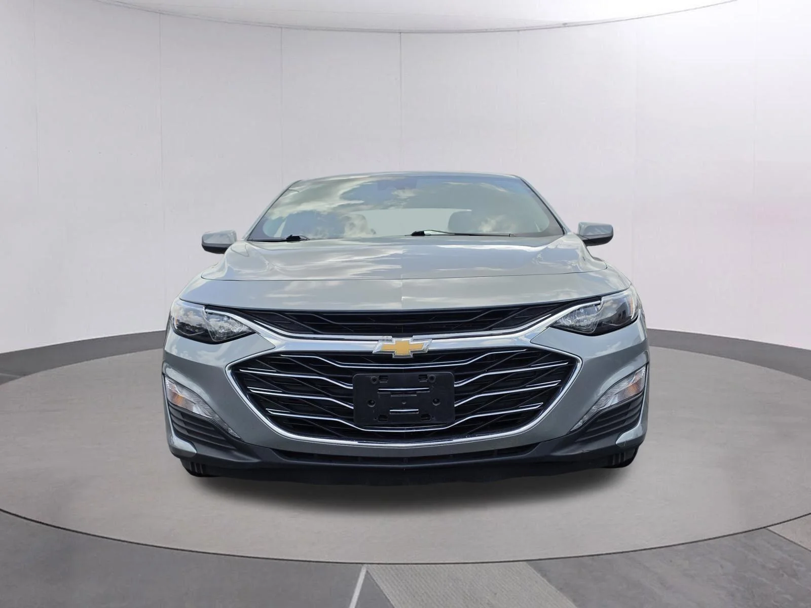 Used 2024 Sterling Gray Metallic Chevrolet LT image 2