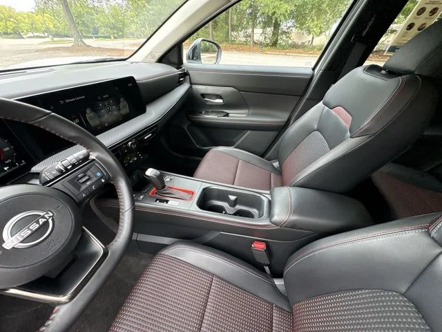 Used 2025 White Nissan SR image 21
