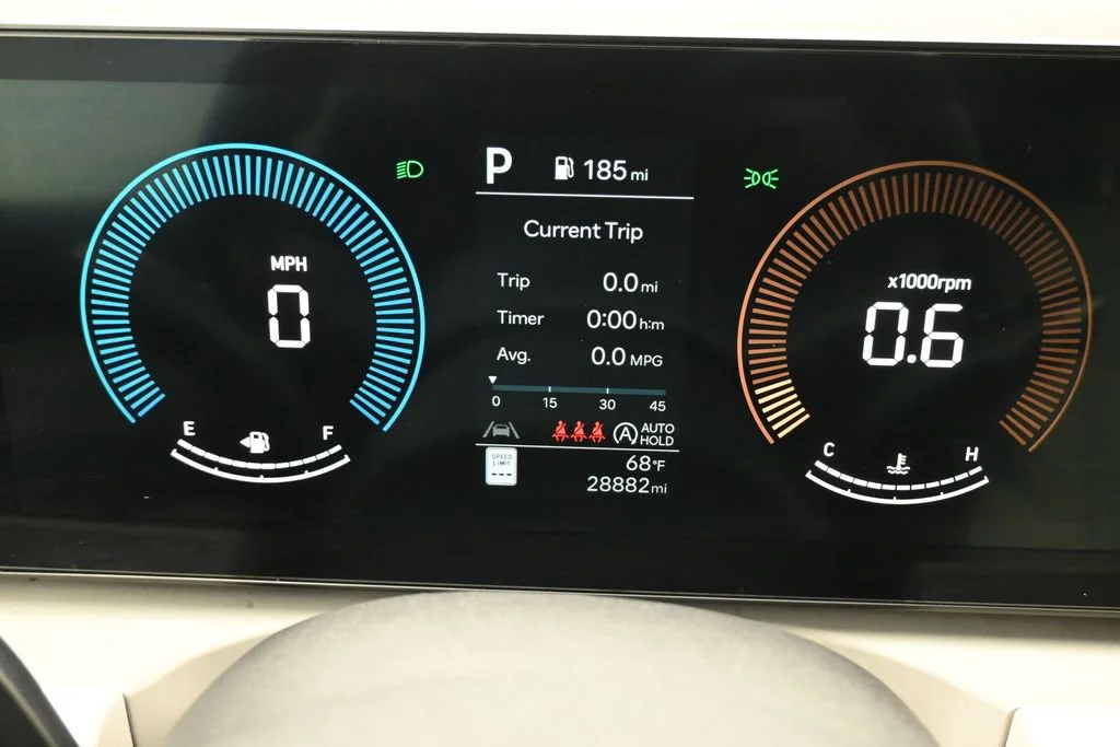Used 2025 White Hyundai SEL image 12