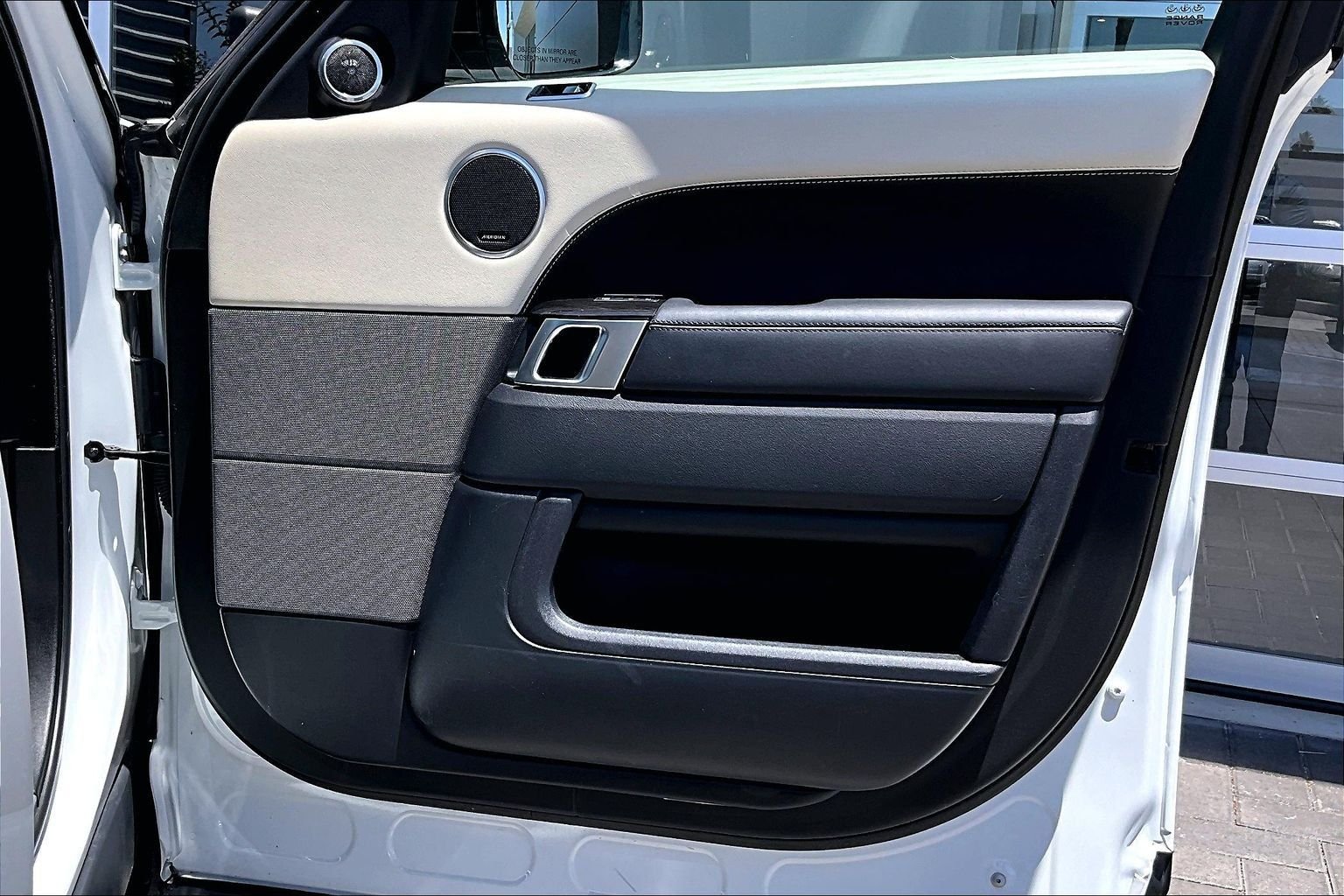Used 2022 White Land Rover HSE Silver Edition image 24