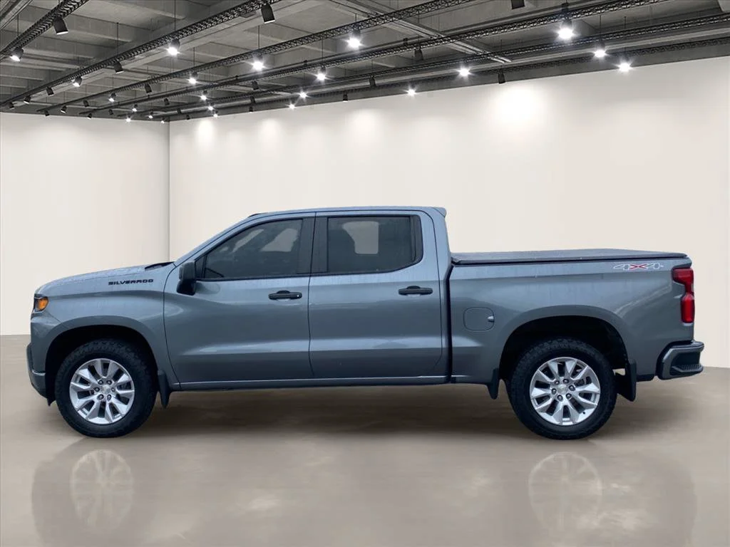 Used 2021 Satin Steel Metallic Chevrolet Custom image 4