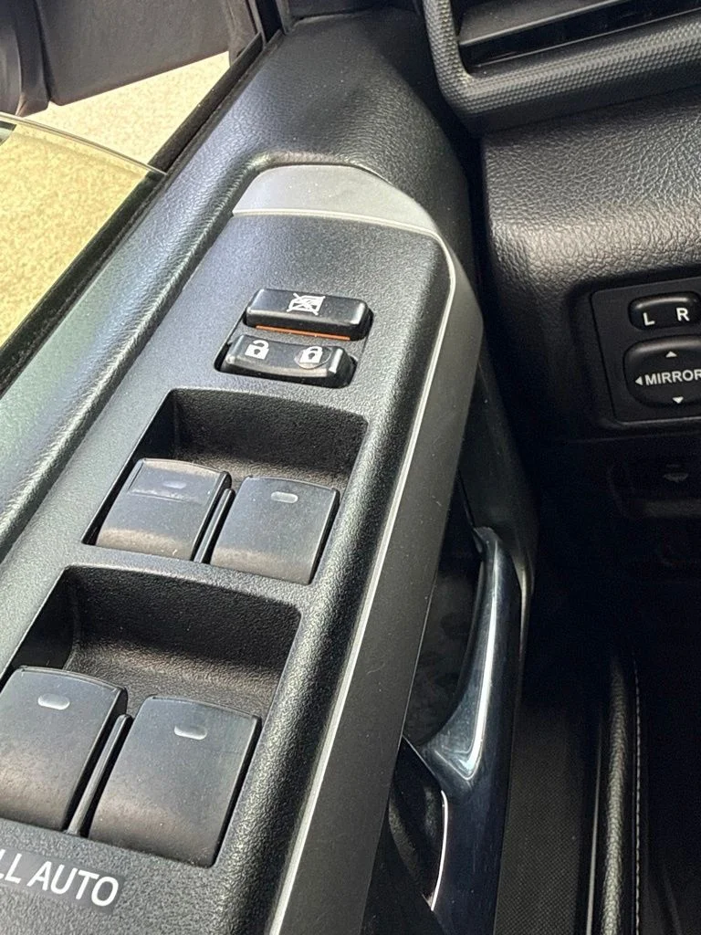 Used 2016 Silver Toyota SR5 image 18