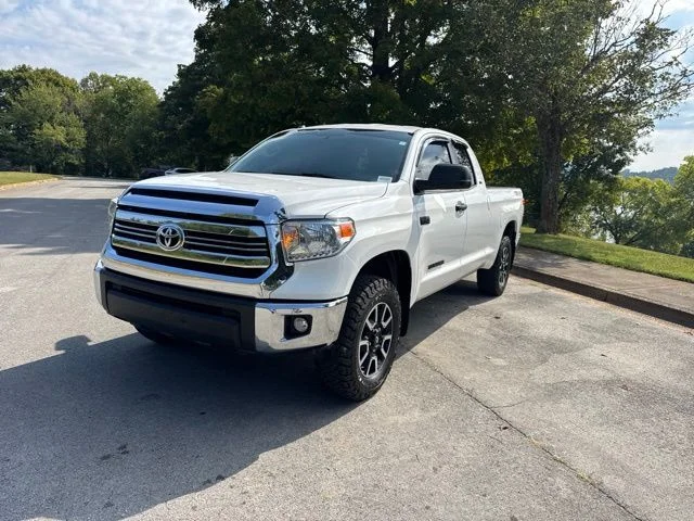 Used 2017 White Toyota SR5 image 3
