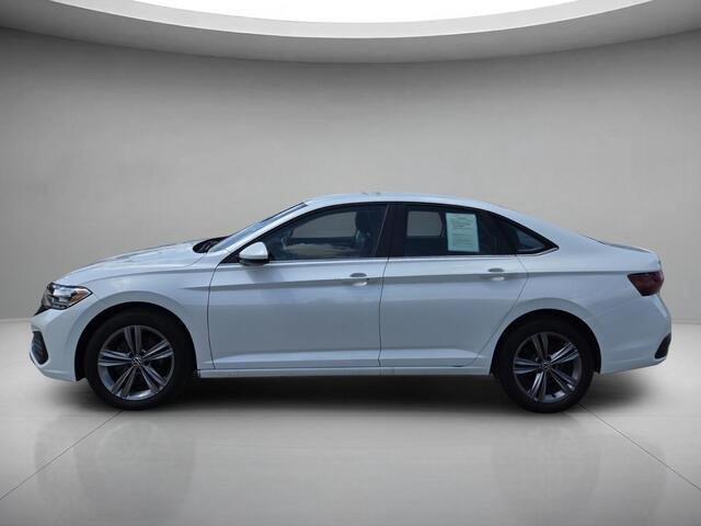 Used 2024 Opal White Pearl Volkswagen SE image 2
