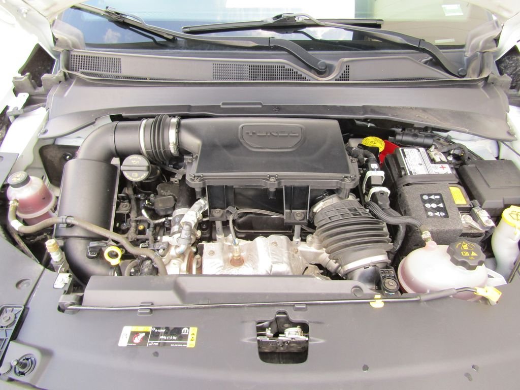 Used 2024 White Jeep Latitude image 26