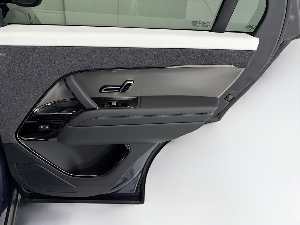 New 2026 Varesine Blue Land Rover Dynamic SE image 26