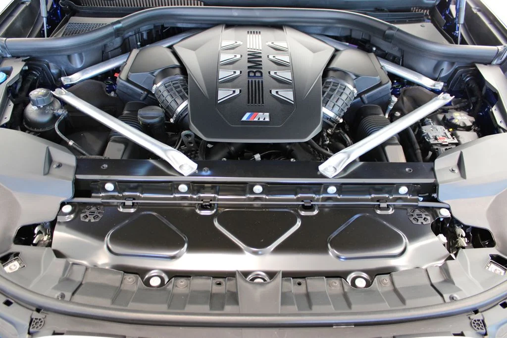 Used 2025 Blue Metallic BMW M60i image 37