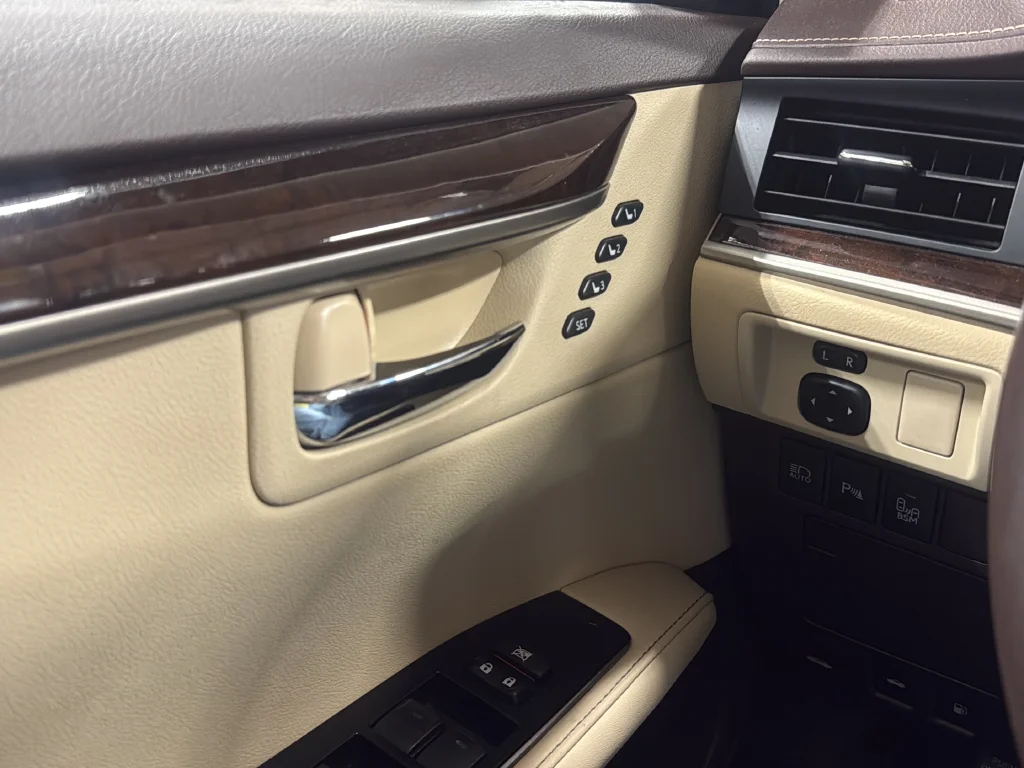 Used 2017 White Lexus 350 image 26