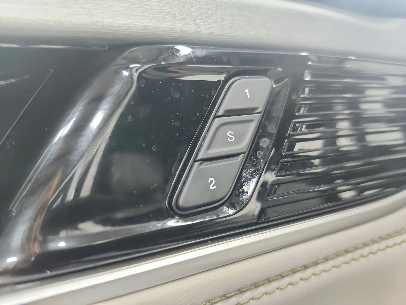 Used 2025 Bright White Clearcoat Jeep Base image 21