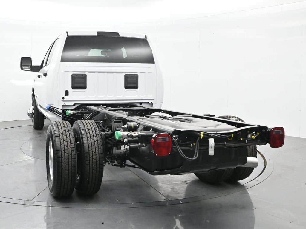 New 2026 Bright White Clearcoat RAM Tradesman image 9