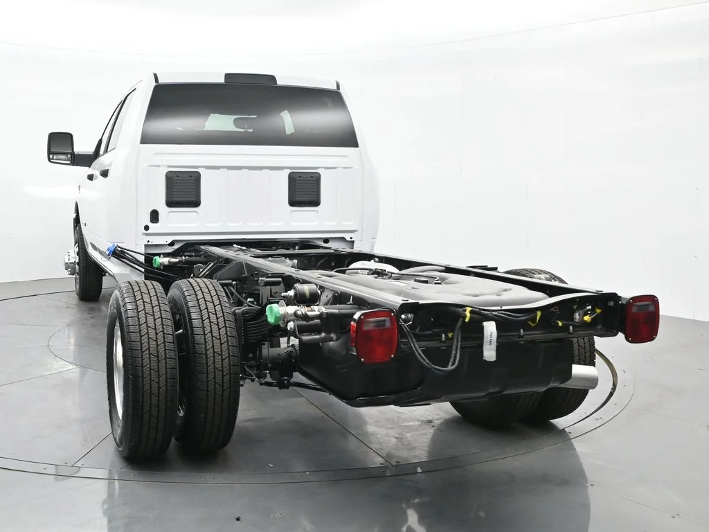 New 2026 Bright White Clear-Coat Exterior Paint RAM Tradesman image 9