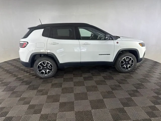 Used 2025 White Jeep Trailhawk image 4