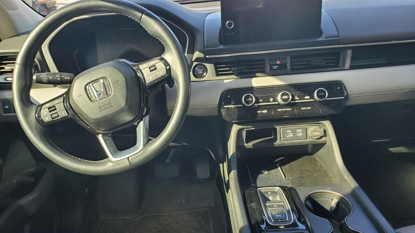 Used 2024 Lunar Silver Metallic Honda EX-L 7 Passenger image 8