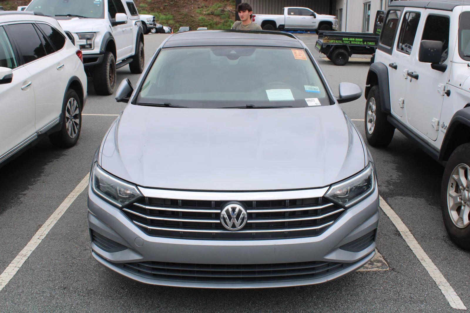 Used 2021 Pyrite Silver Metallic Volkswagen SEL image 2