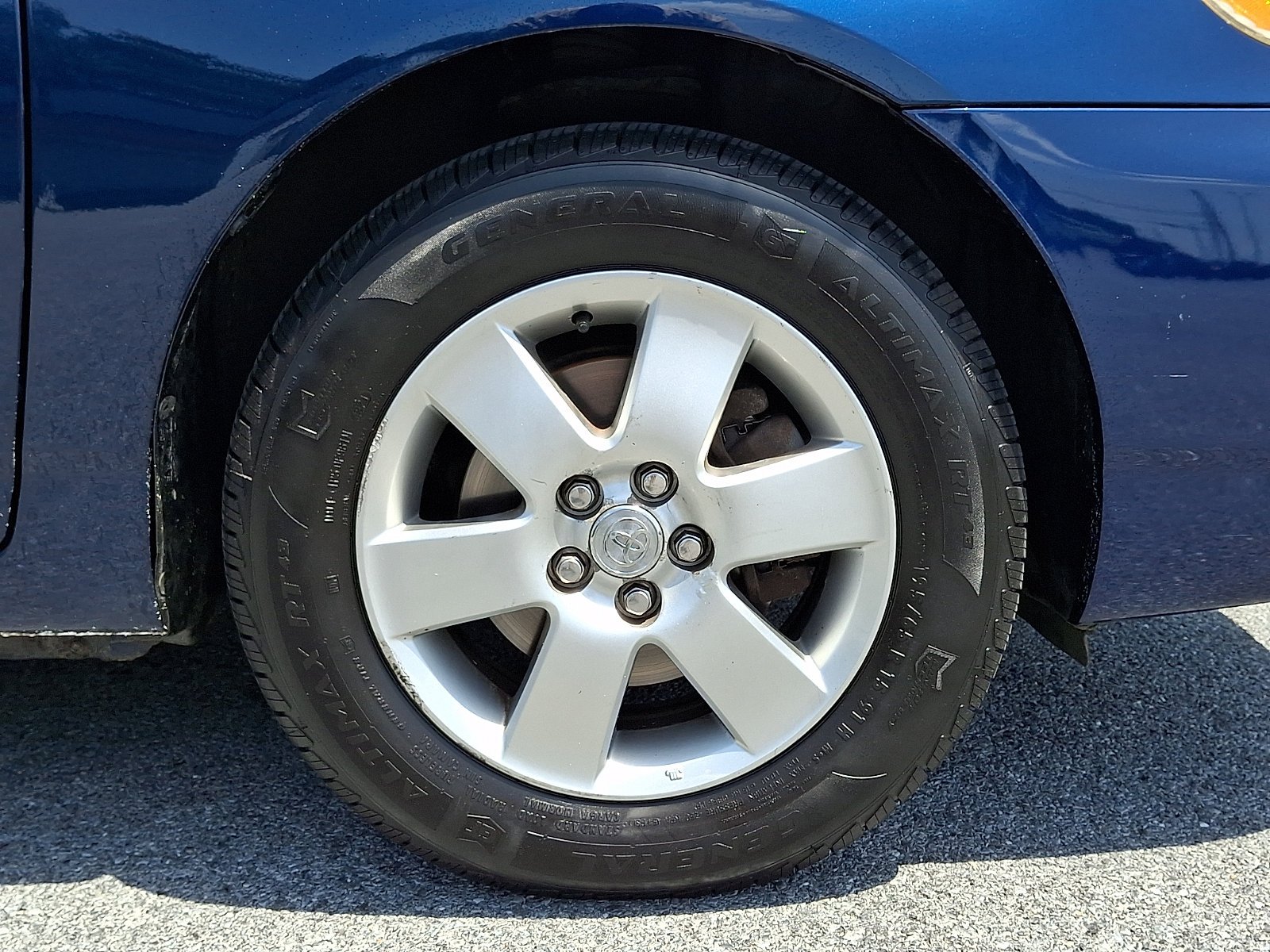 Used 2005 Indigo Ink Pearl Toyota LE image 9