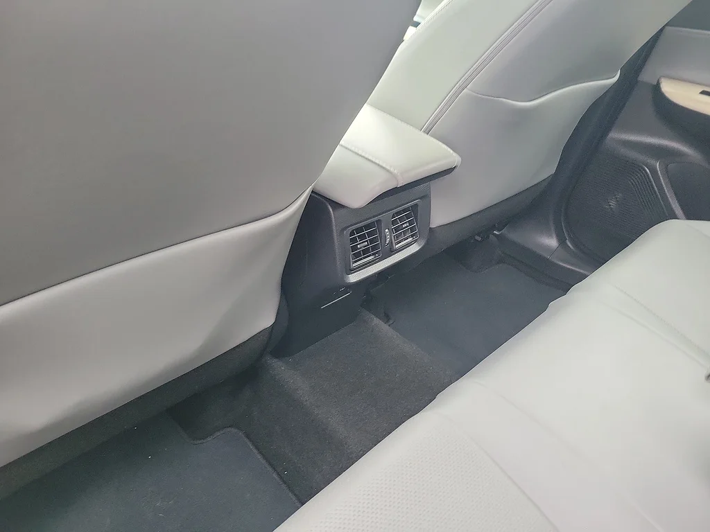 2023 Toyota Venza Limited, photo 11 of 12