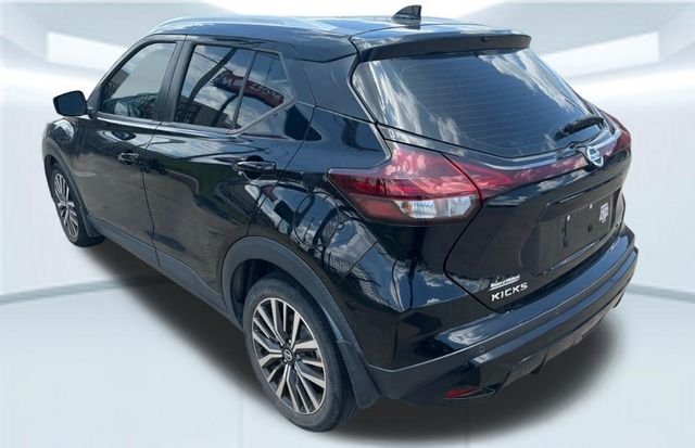 Used 2021 Black Nissan SV image 4