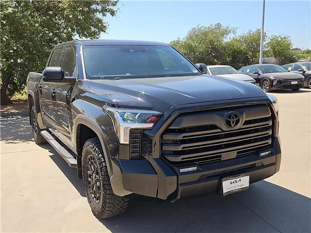 Used 2025 Midnight Black Metallic Toyota SR5 (A10) 4x4 CrewMax 5.5 ft. box 145.7 in. WB image 5