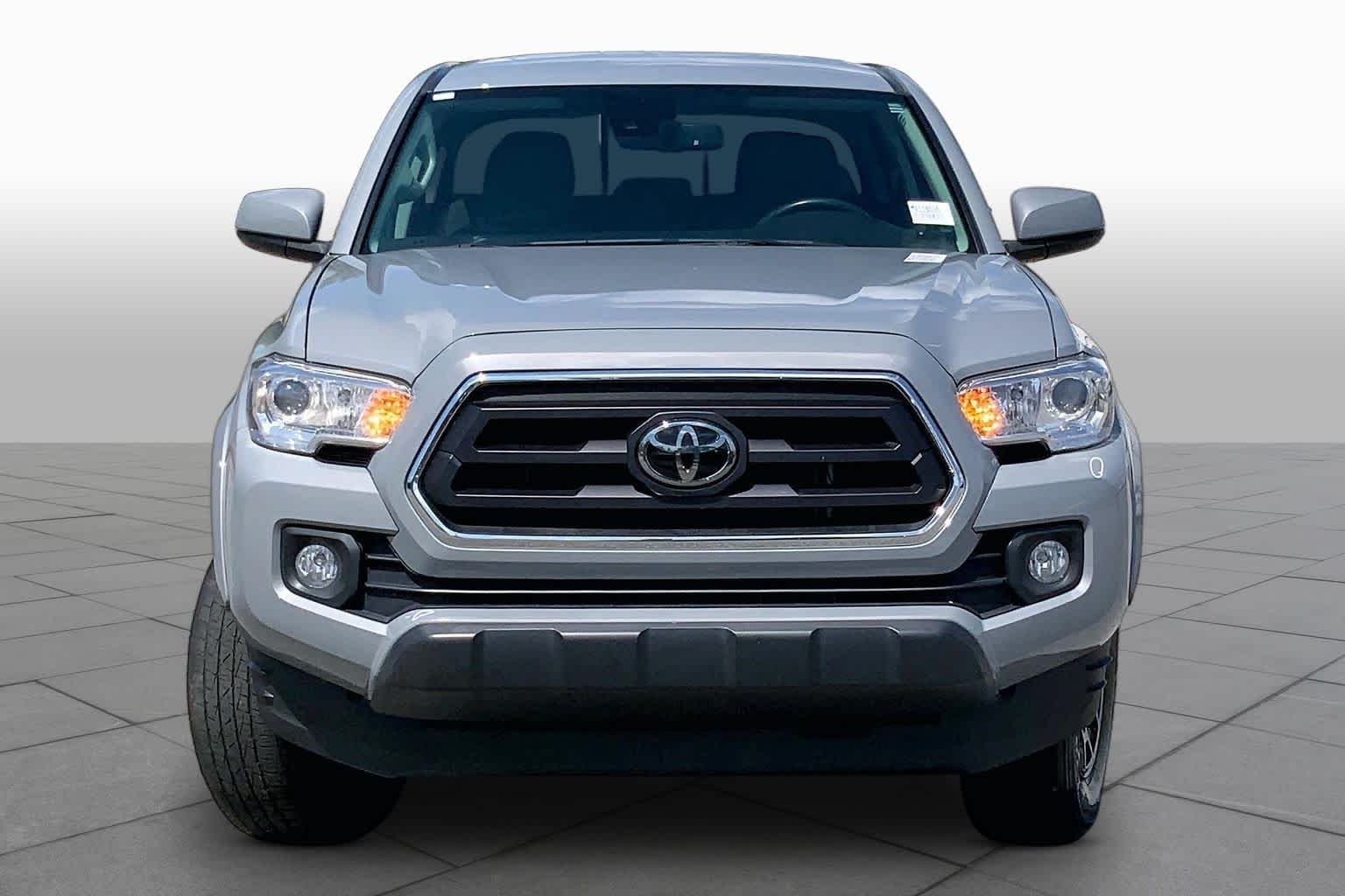Used 2021 Cement Toyota SR5 image 4