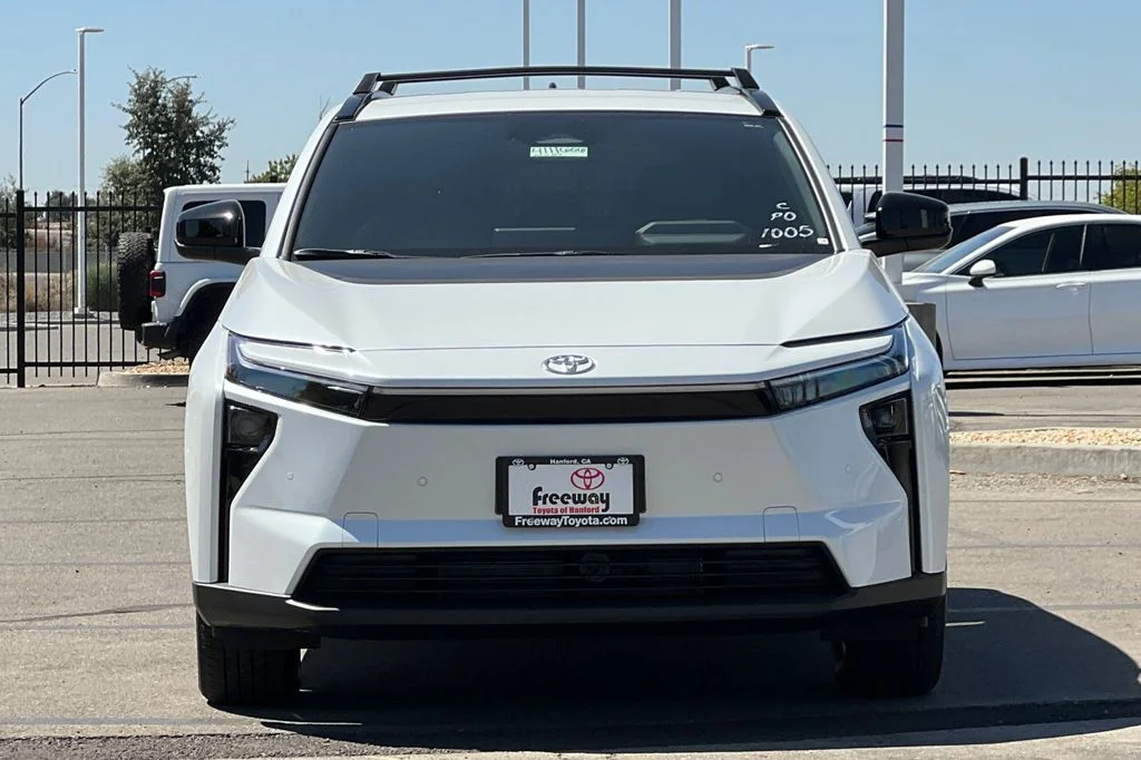 New 2026 Wind Chill Pearl Toyota XLE image 9