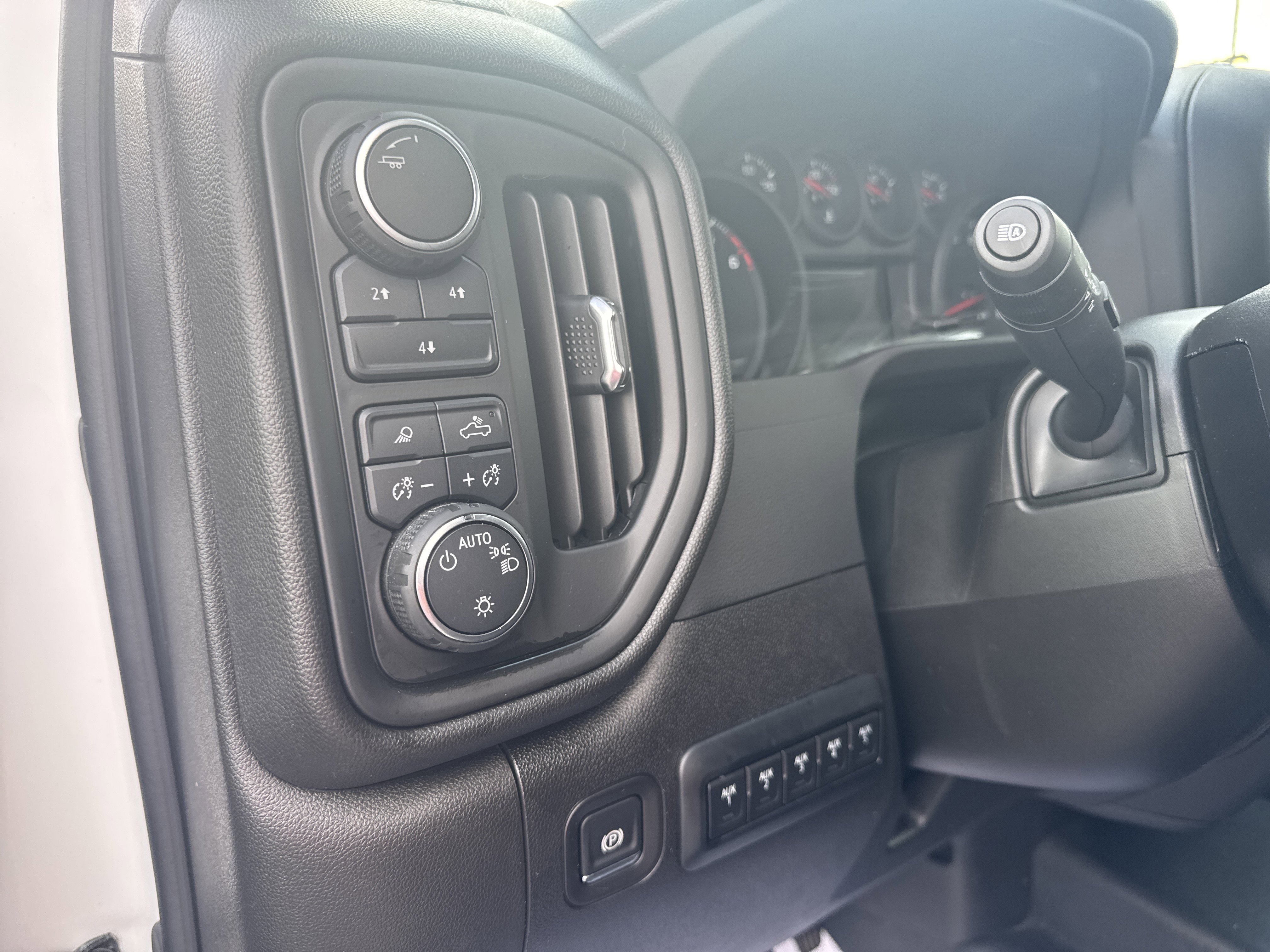Used 2025 Summit White Chevrolet WT image 18