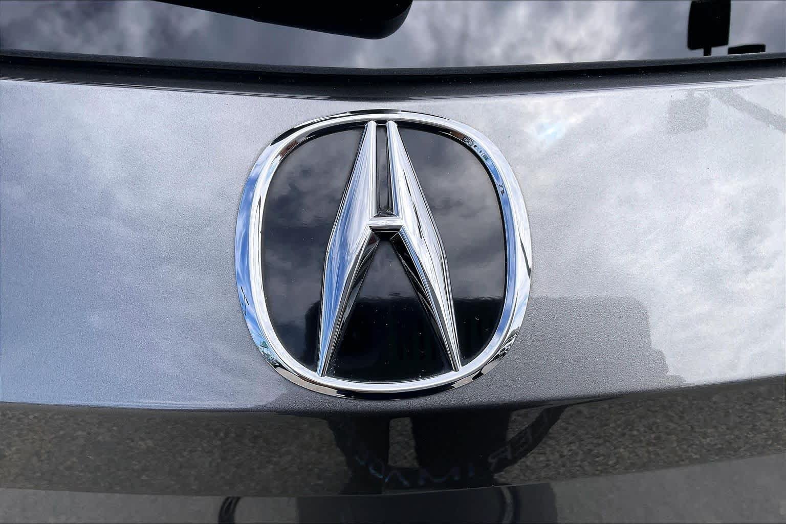 Used 2024 Liquid Carbon Metallic Acura w/Technology Package image 32
