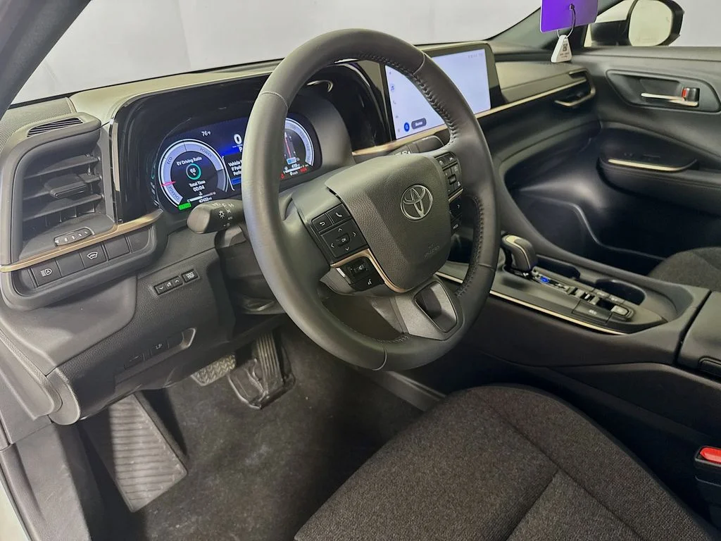 Used 2023 White Toyota XLE image 9
