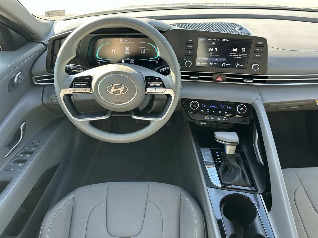 Used 2025  Hyundai Blue image 21