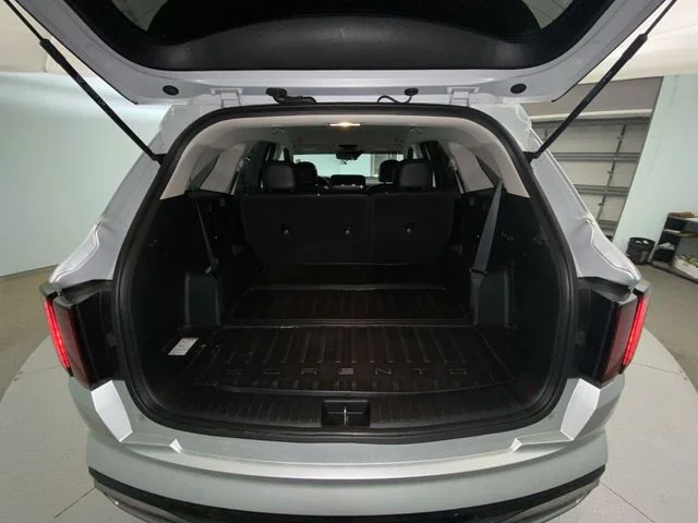 Used 2022 Silver Kia S image 24