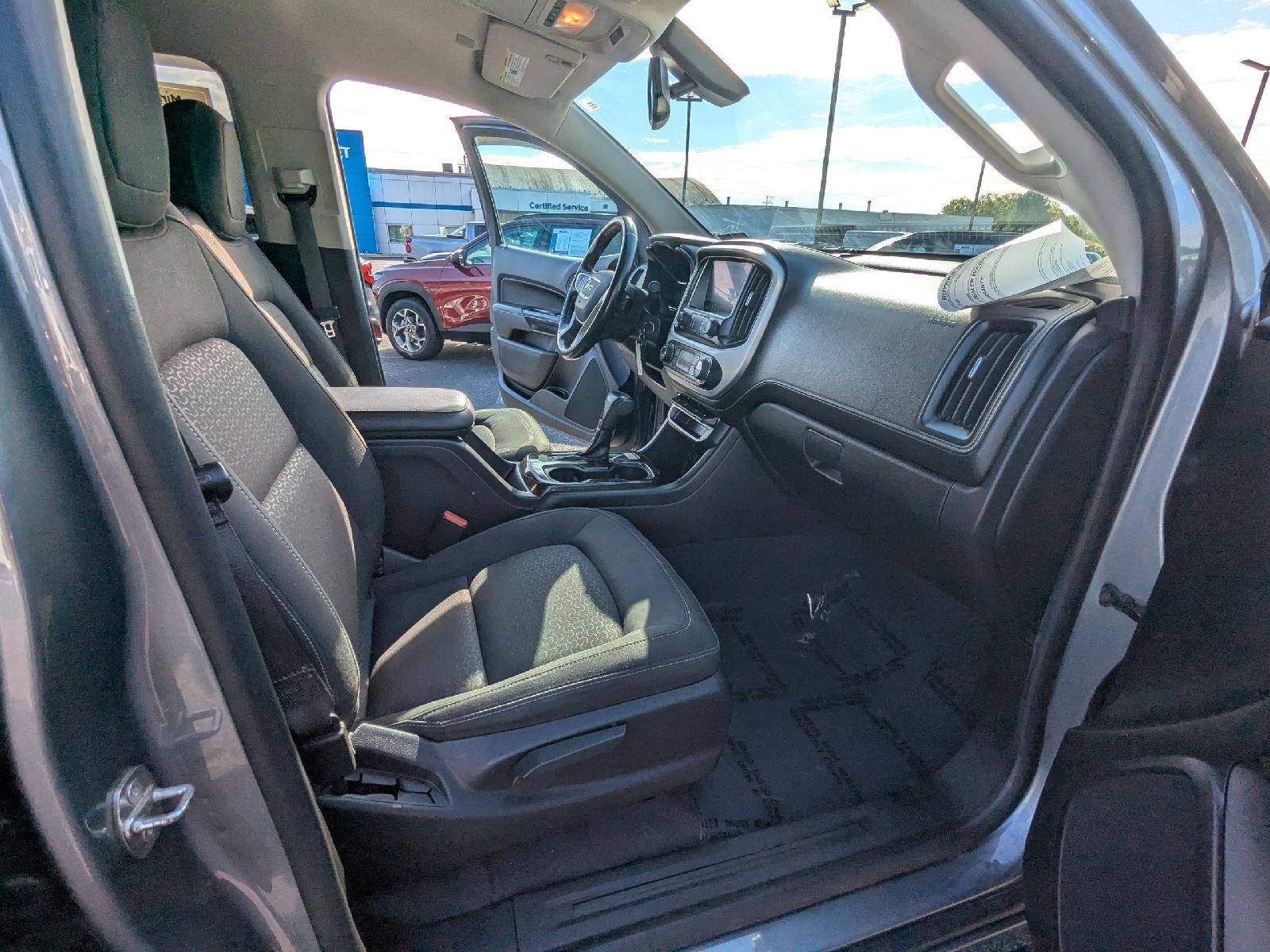 Used 2019 SATIN STEEL METALLIC GMC 4WD SLE image 29