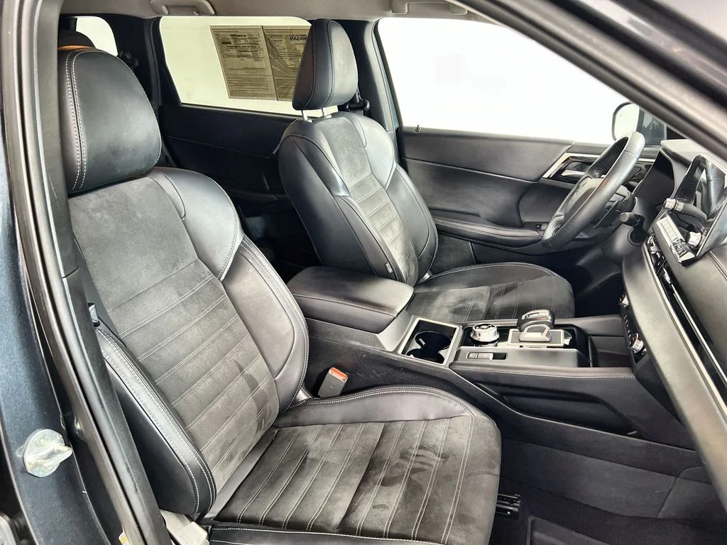Used 2024 Gray Mitsubishi SE image 26