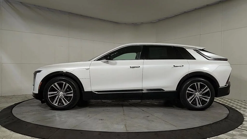 Used 2024 White Cadillac Luxury image 5