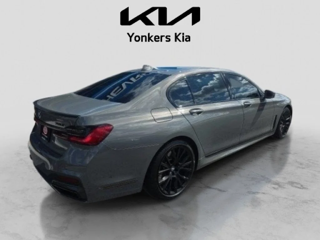 Used 2022 Gray BMW 750i xDrive image 7