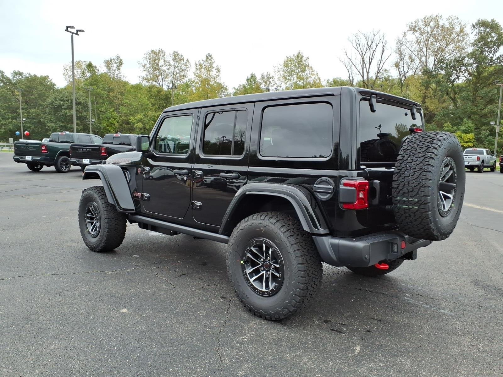 New 2027 Black Clear-Coat Paint Jeep Rubicon X image 5