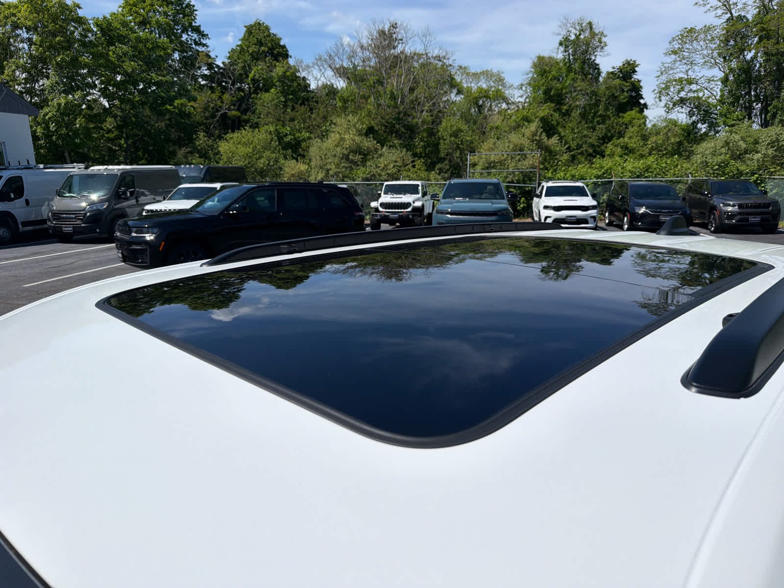 New 2026 Bright White Clear-Coat Exterior Paint Jeep 85th Anniversary Edition image 25