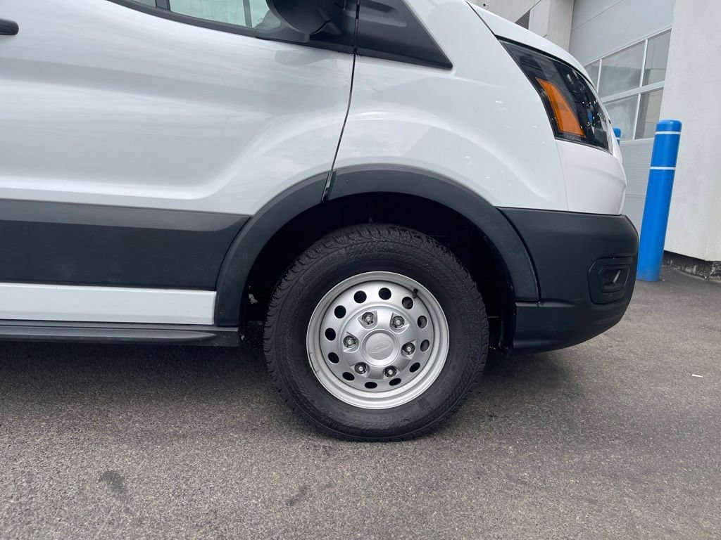 Used 2024  Ford  image 10