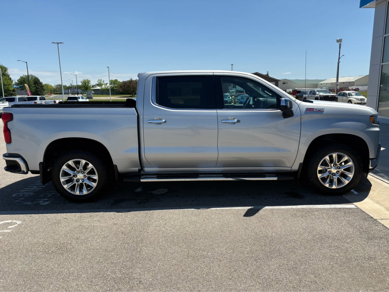 Used 2020 Chevrolet Silverado 1500 LTZ with VIN 1GCUYGED0LZ121786 for sale in Spring Valley, Minnesota