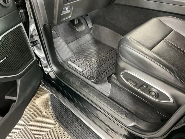 Used 2022 Diamond Black Crystal Pearlcoat Jeep Series III image 15