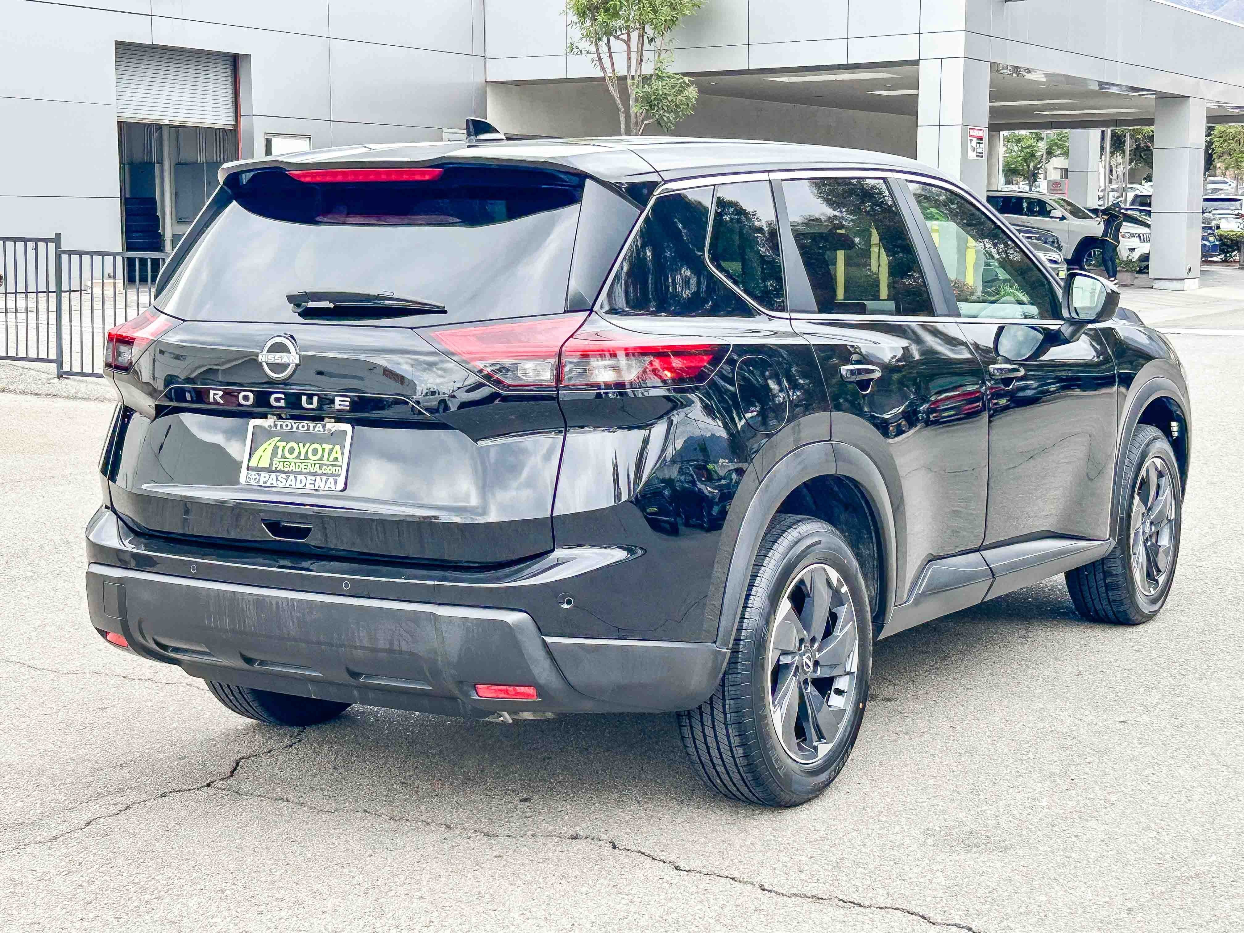 2025 Nissan Rogue SV - Photo 6