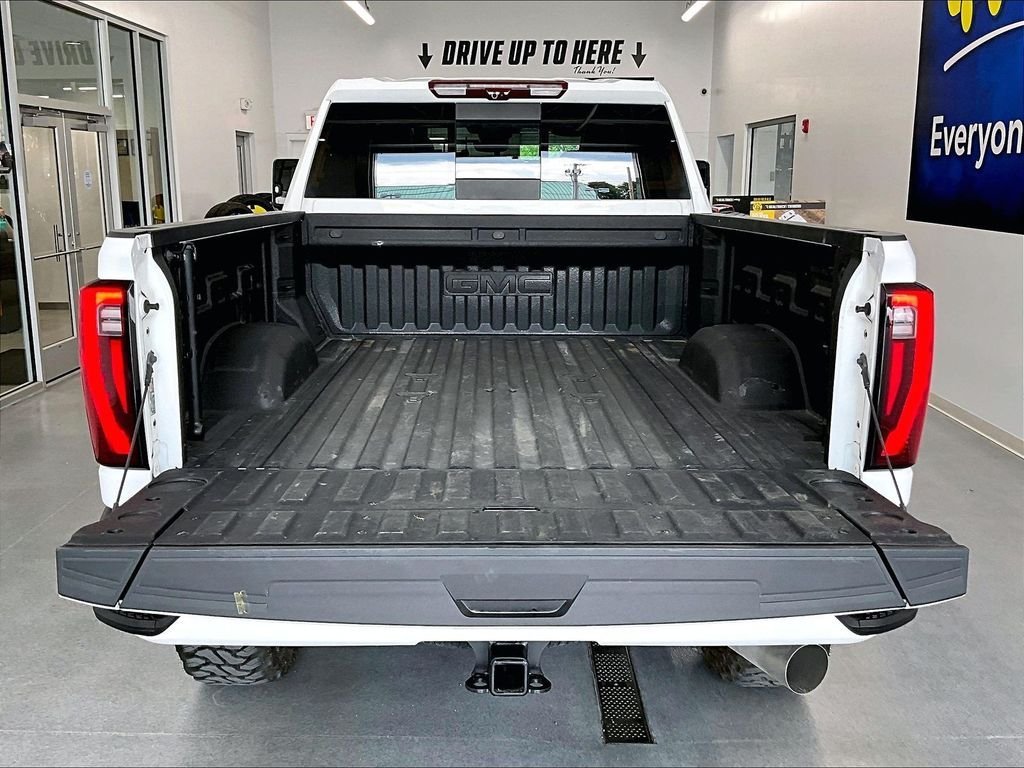 Used 2025 Summit White GMC Denali Ultimate image 30