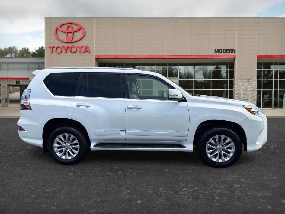 Used 2017 Starfire Pearl Lexus 460 image 4
