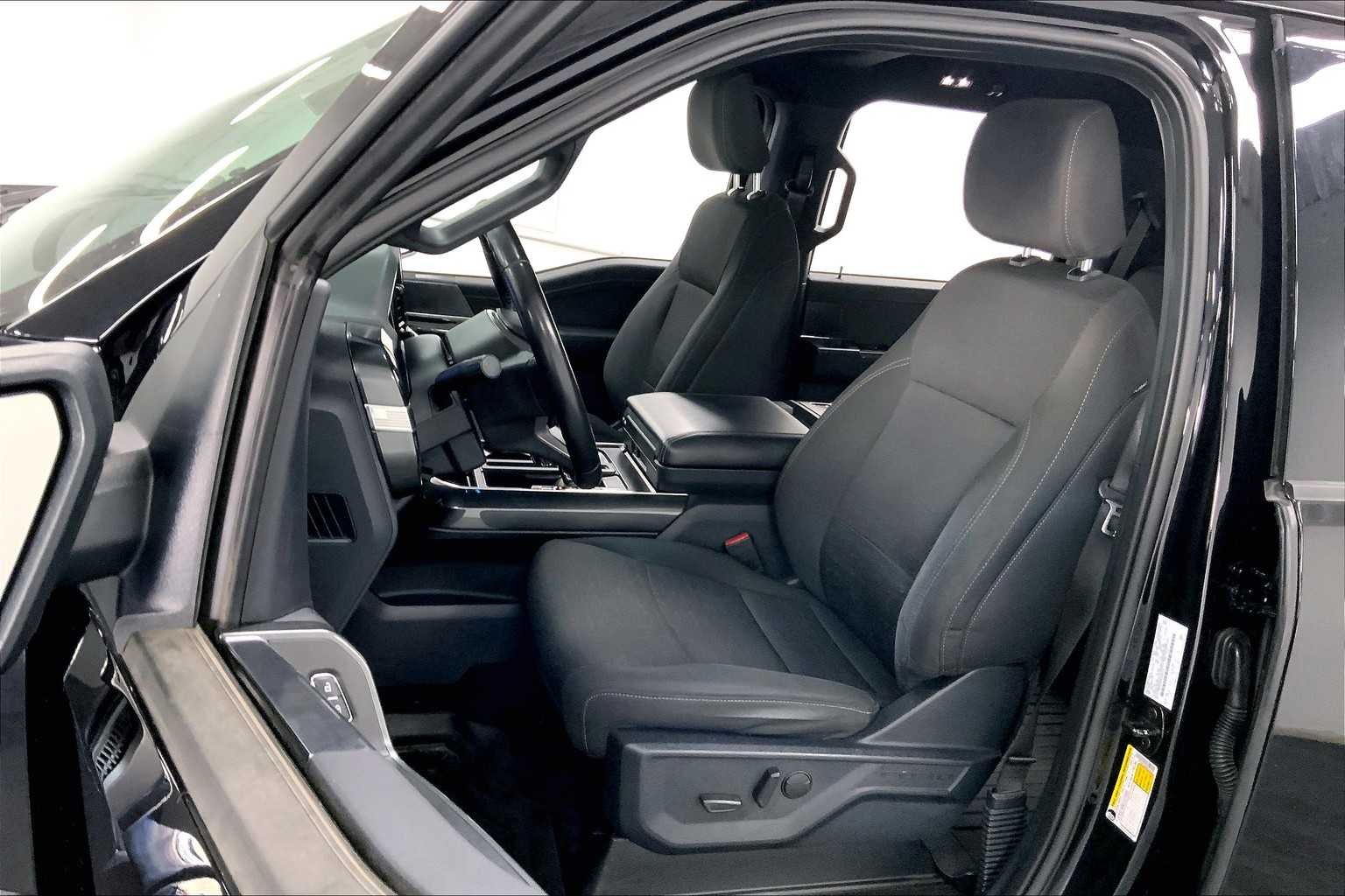Used 2022 Agate Black Metallic Ford XLT image 7