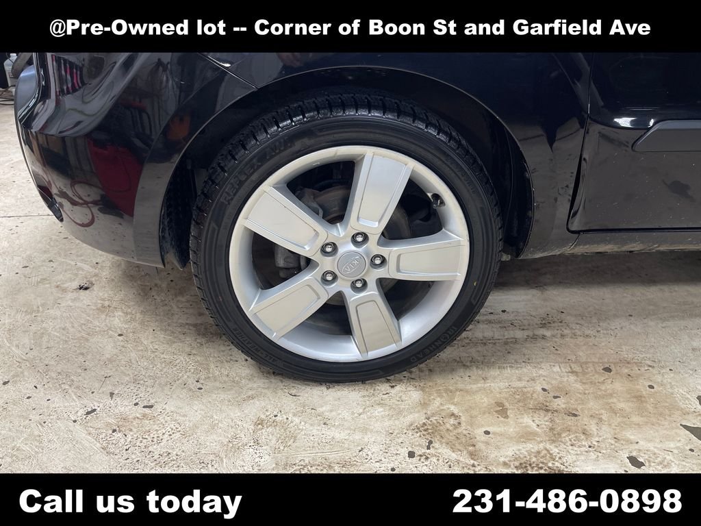 Used 2011 Gray Kia Exclaim image 4